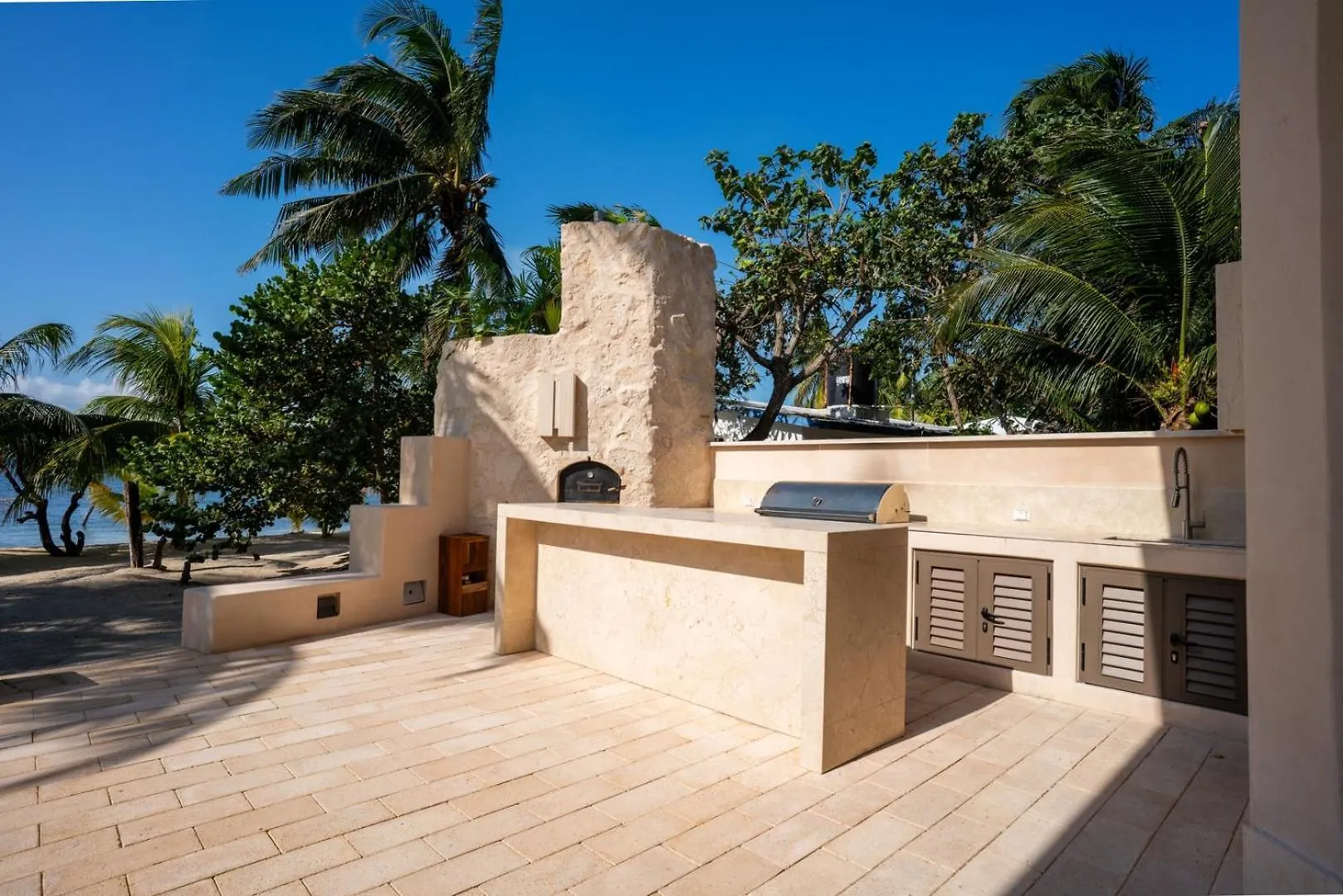 4Br Luxury Beachfront Apt W/ Heated Pool Isla Mujeres