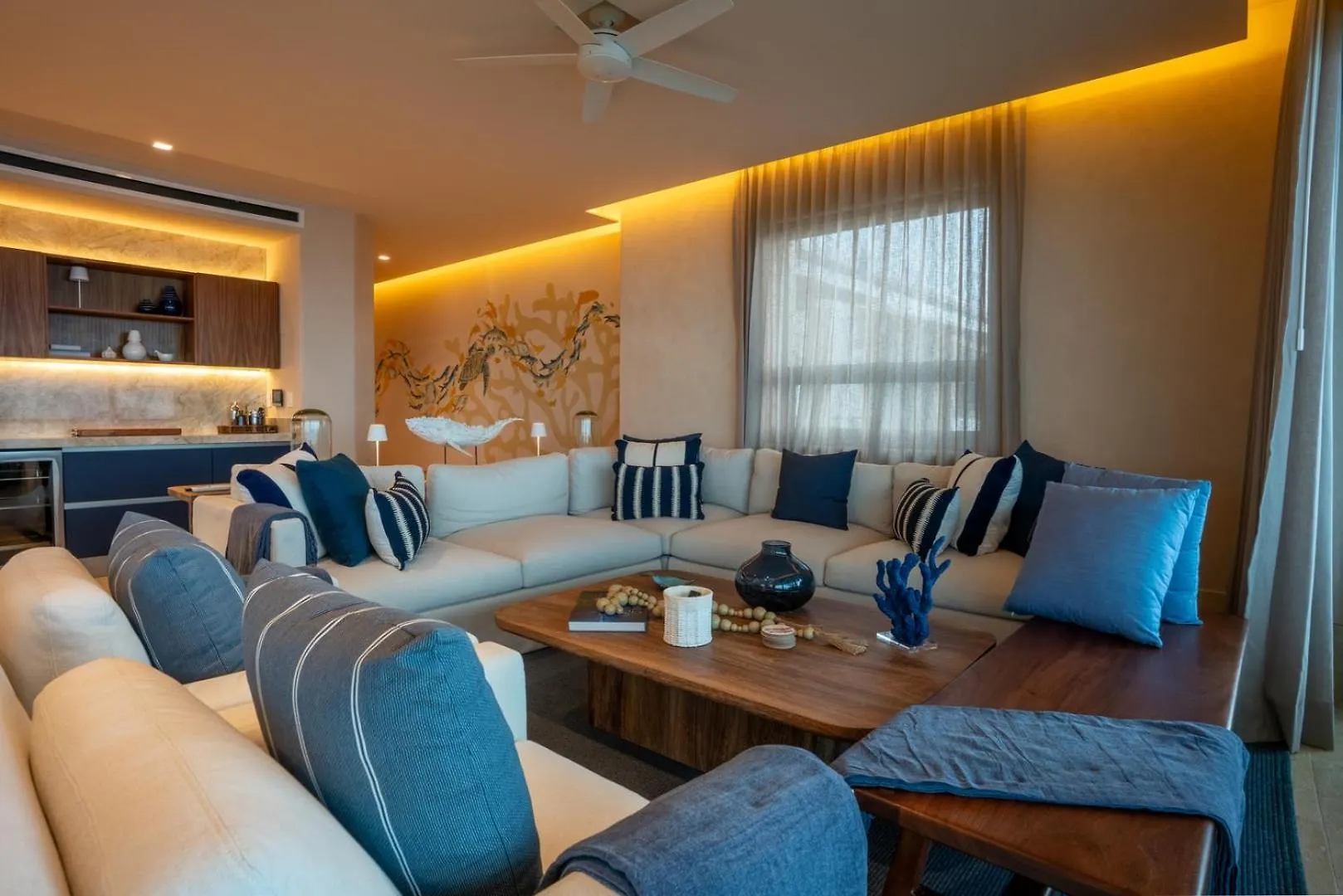 4Br Luxury Beachfront Apt W/ Heated Pool Isla Mujeres